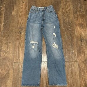 Hollister Curvy Ultra High-Rise Dad Jean